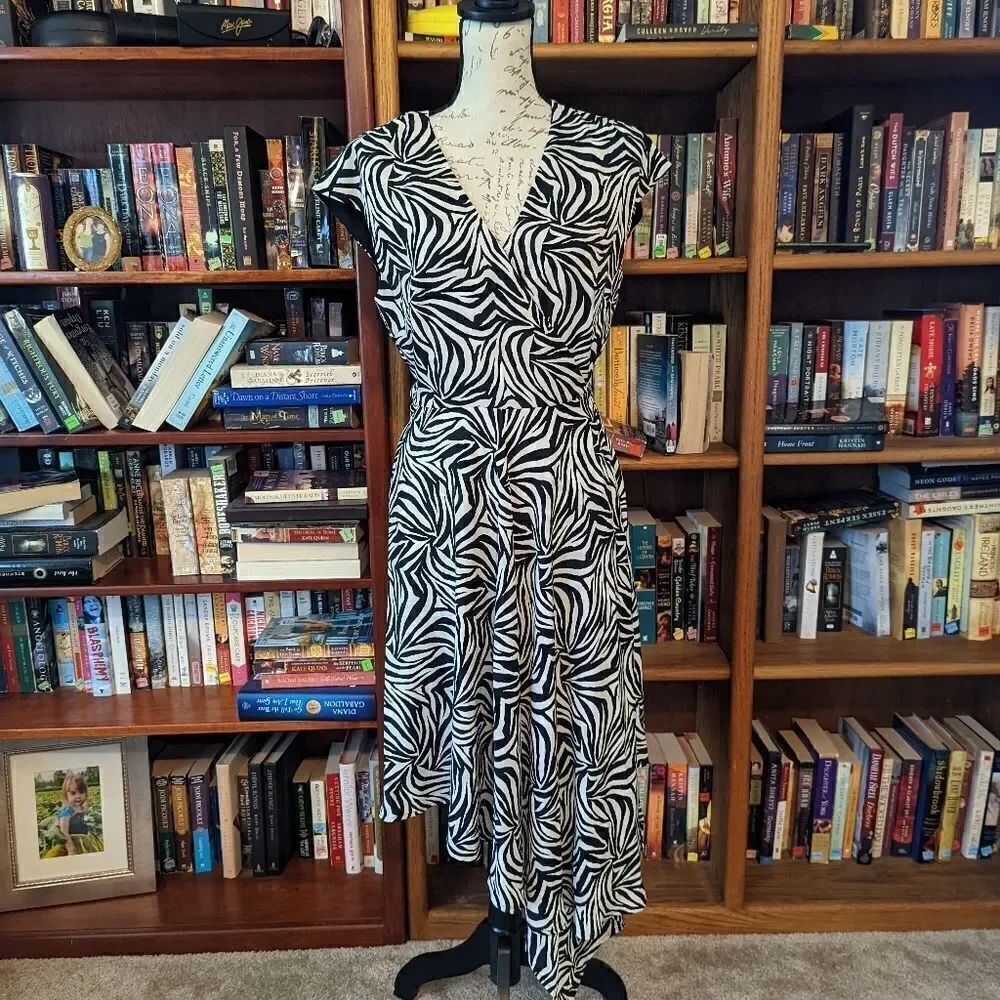 VINCE camuto nwot zebra stripe asymetrical hem wrap dress sz s